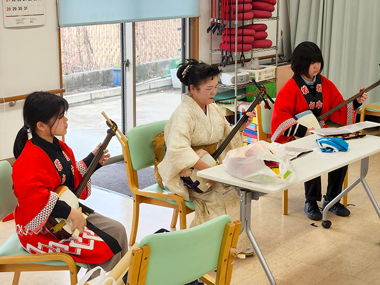 リハビリプラザ深野　民謡と三味線の演奏会1