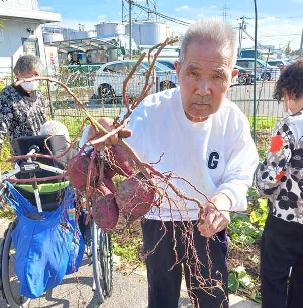 みんなで芋掘り＆お料理（リハビリプラザ深野）2
