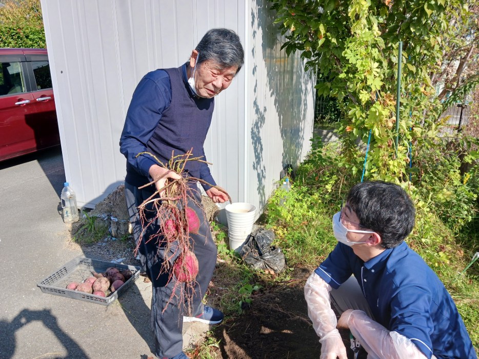 みんなで芋掘り＆お料理（リハビリプラザ深野）1